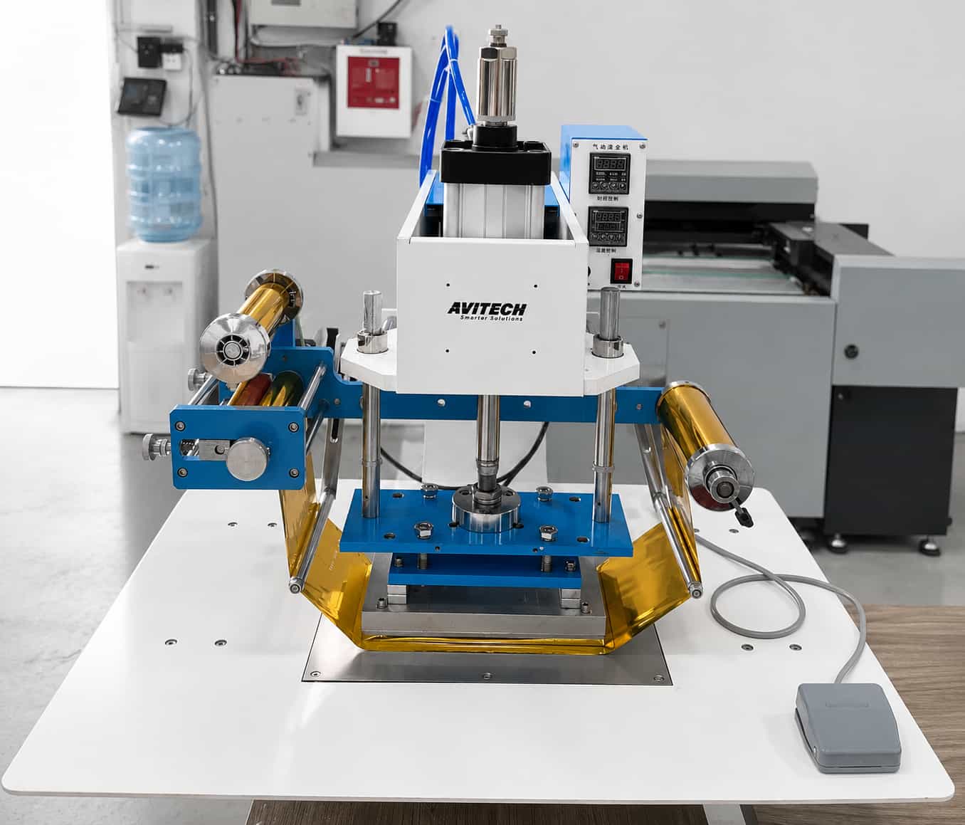 M&Aacute;Y &Eacute;P NHŨ MINI AVITECH AV618-8A